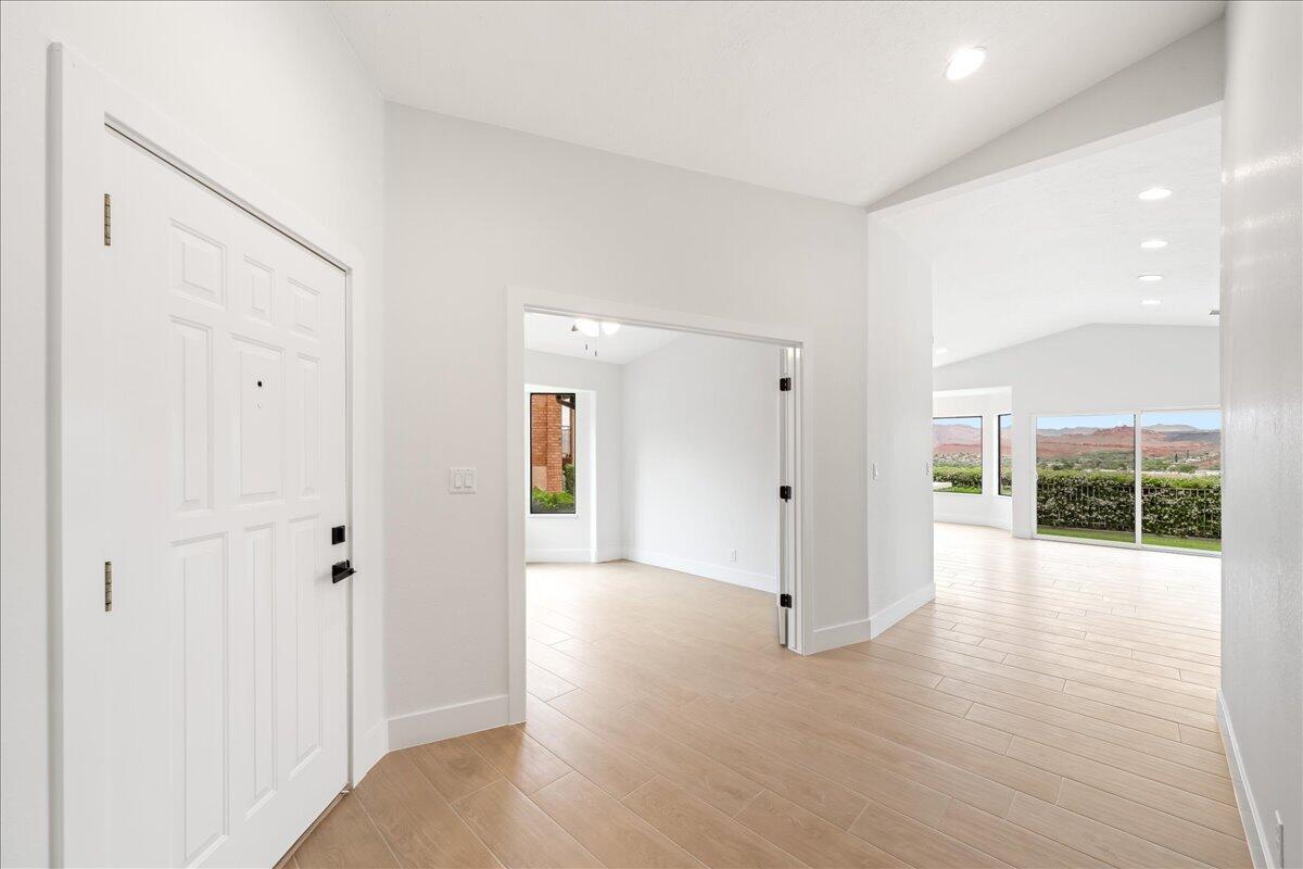 872 West 680 North St. George, UT 84770 - Photo 7 of 48 Entry