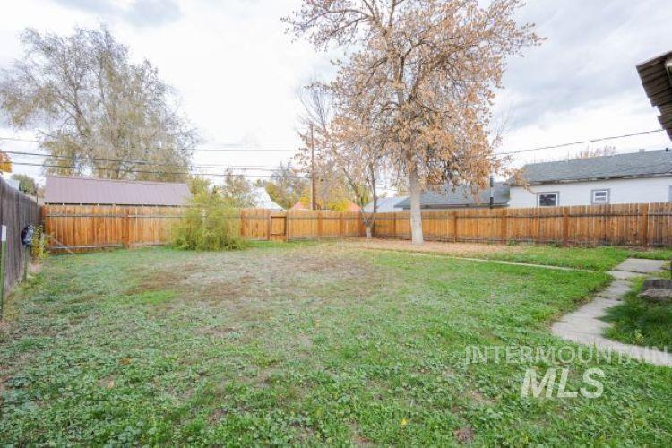 622 West Commercial Street Weiser, ID 83672 - Photo 20 of 21 View of fenced backyard