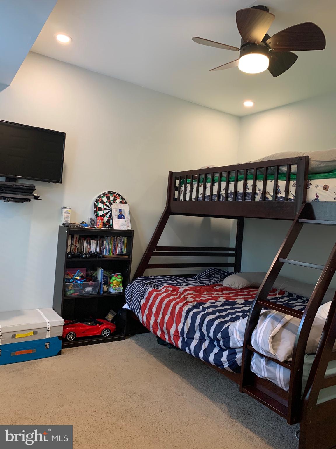 9647 White Acre Road, Unit B4 Columbia, MD 21045 - Photo 18 of 19 2nd Bedroom