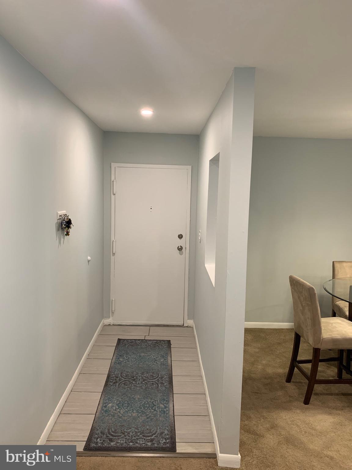 9647 White Acre Road, Unit B4 Columbia, MD 21045 - Photo 5 of 19 Entryway
