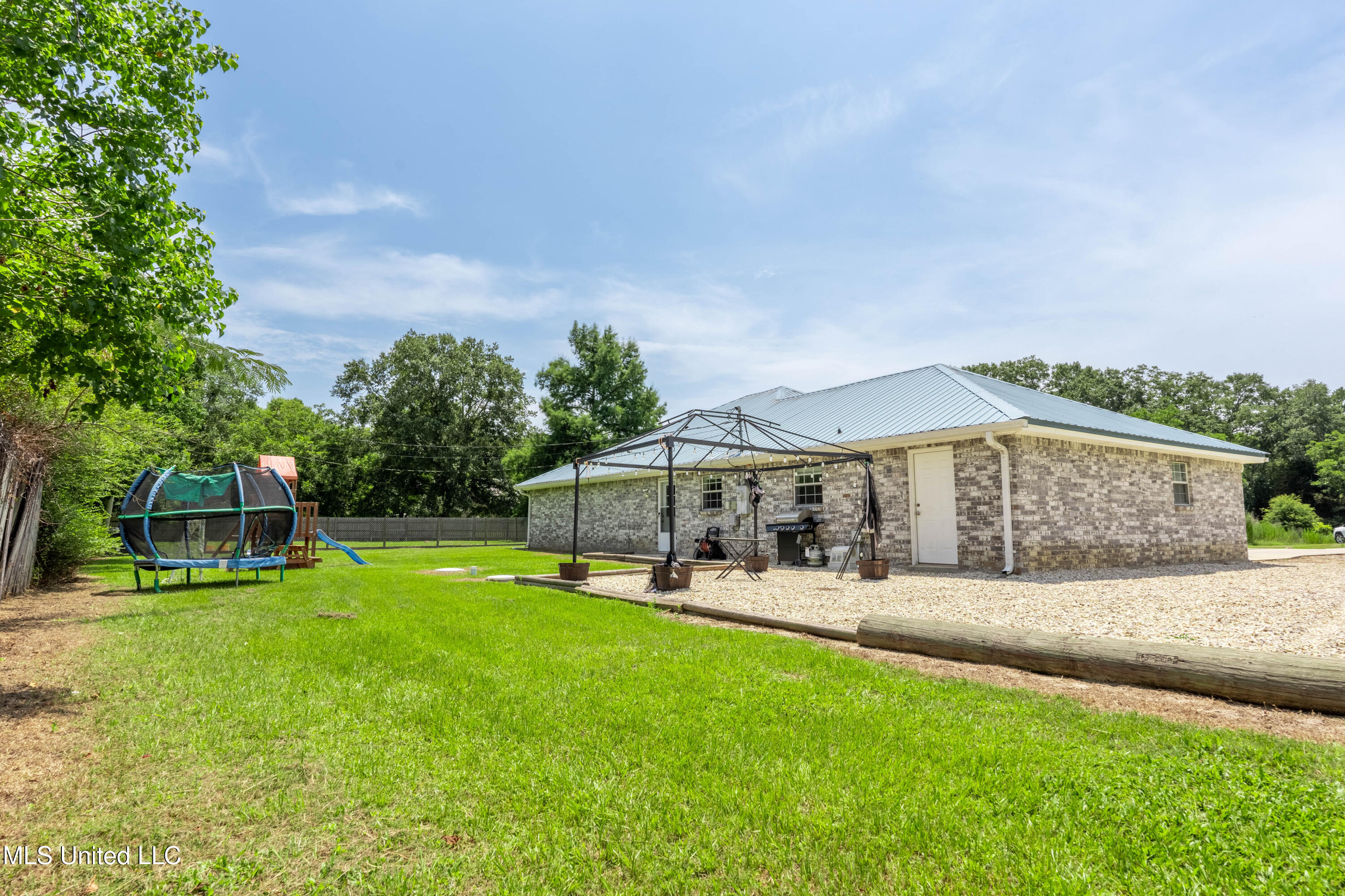17 Beaver Creek Road Picayune, MS 39466 - Photo 16 of 56 C2_07260-HDR-2