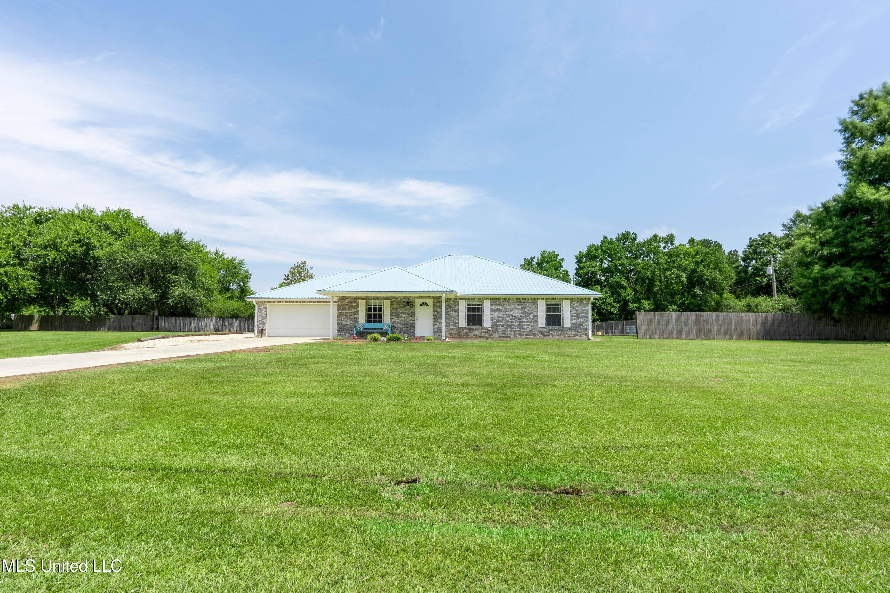 17 Beaver Creek Road Picayune, MS 39466 - Photo 2 of 56 C2_07170-HDR