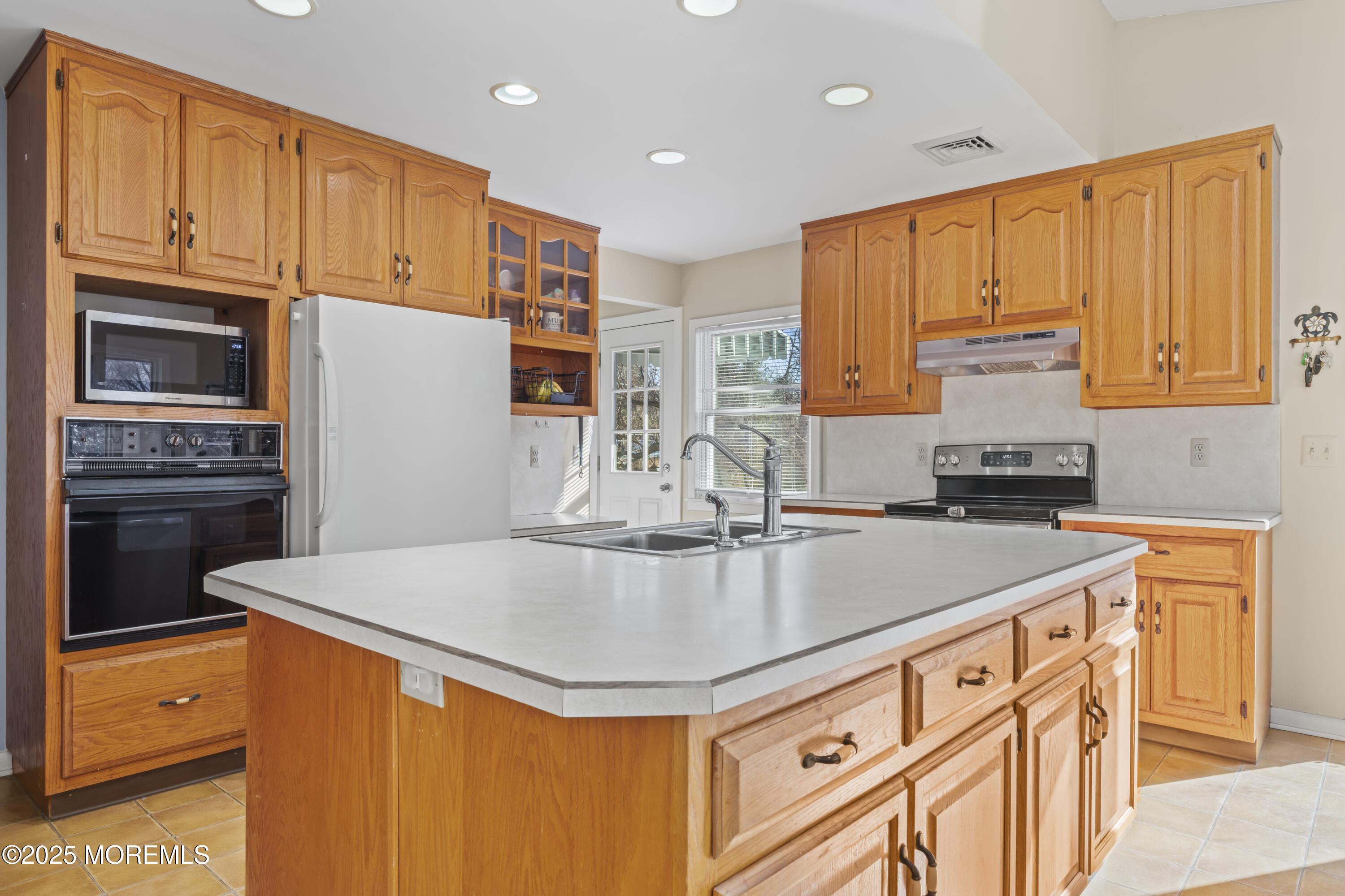 874 Holmdel Road Holmdel, NJ 07733 - Photo 10 of 27 print_quality-_DSC3667
