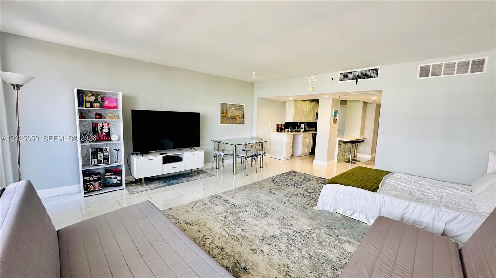 100 Lincoln Road, Unit 720 Miami Beach, FL 33139 - Photo 12 of 22 Gallery Image 12