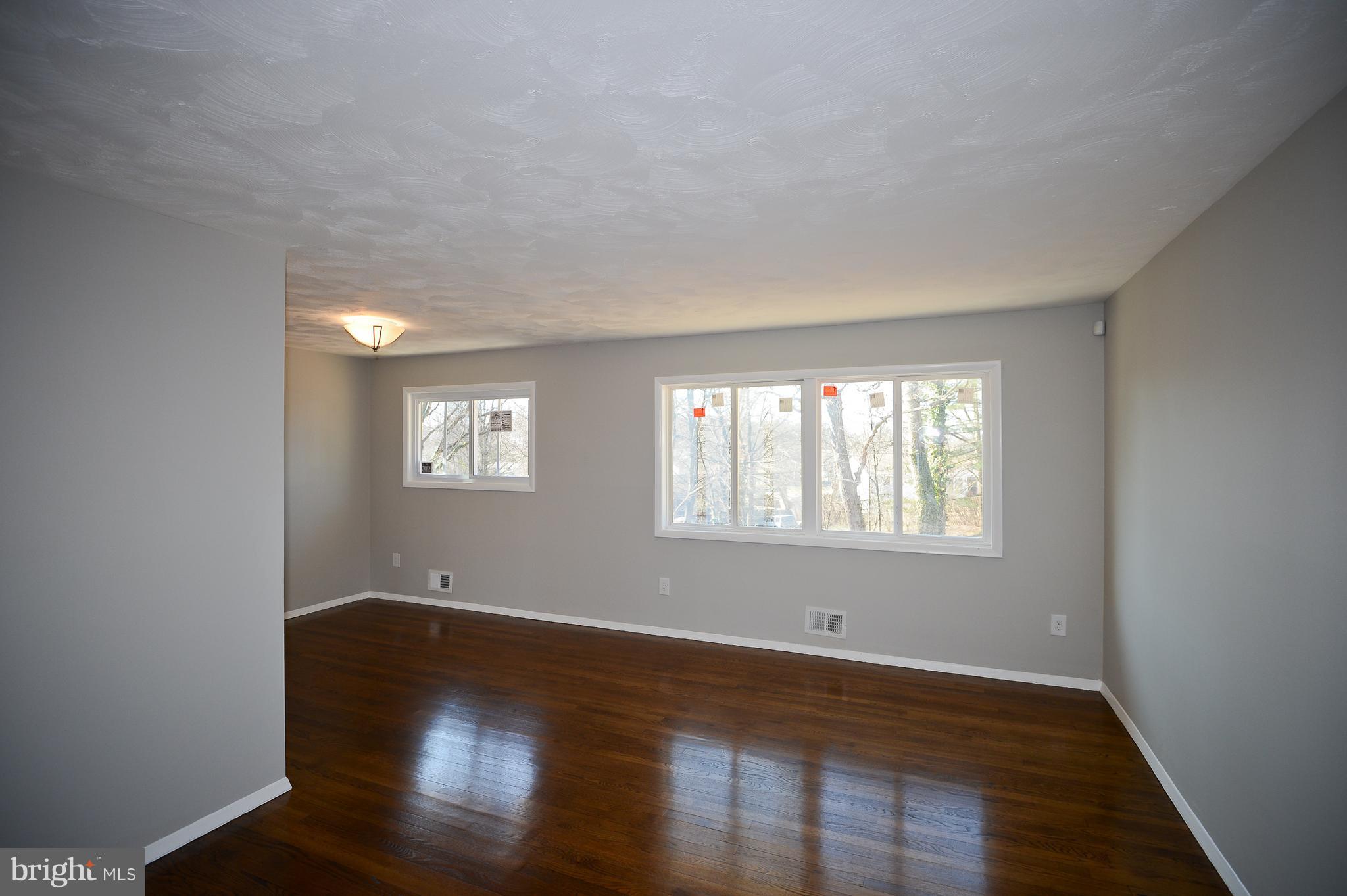 4526 Kinmount Road Lanham, MD 20706 - Photo 5 of 26 Living Room