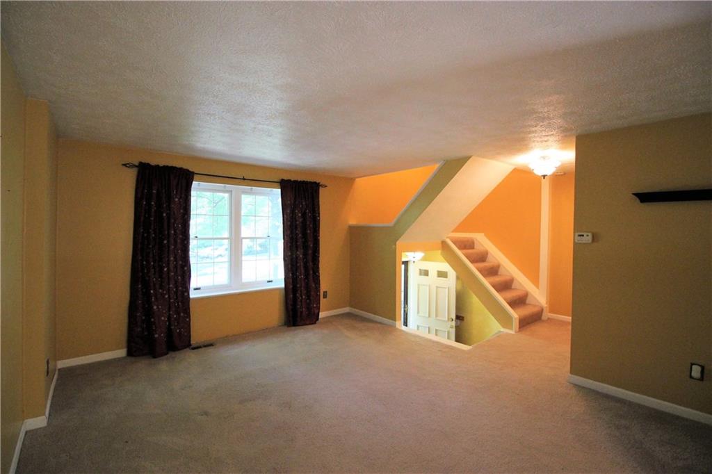 254 Quail Run Road Venetia, PA 15367 - Photo 8 of 25 Living Room