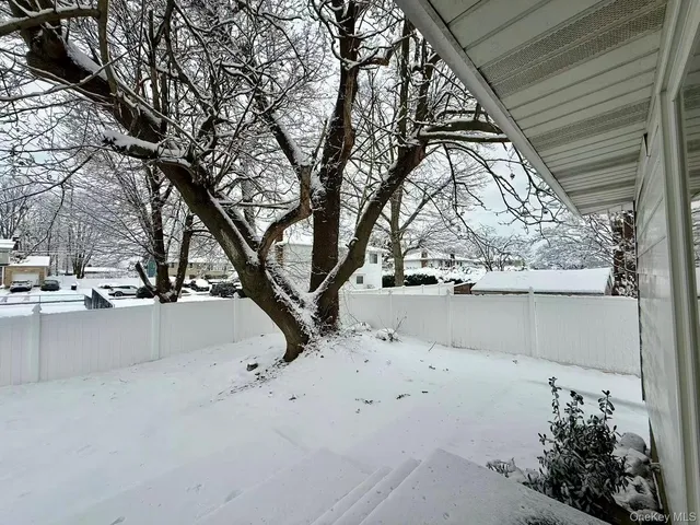a view of a house with an empty space