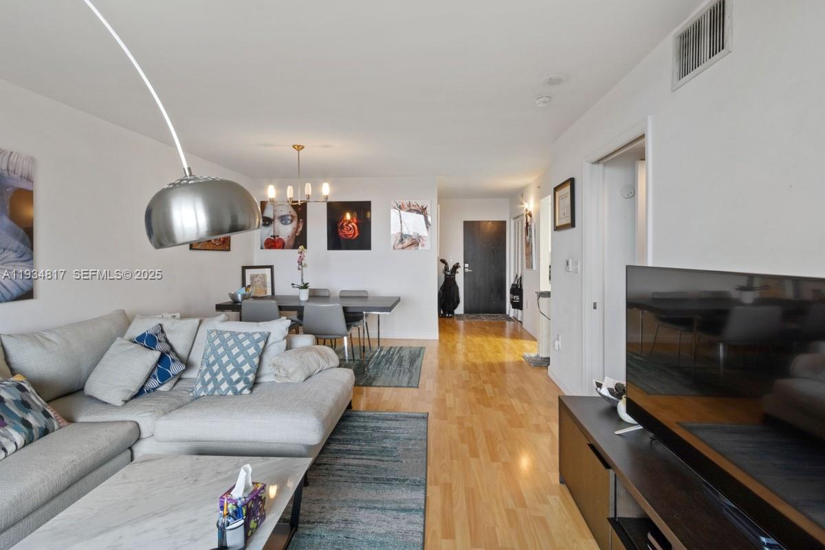 90 Alton Road, Unit 807 Miami Beach, FL 33139 - Photo 4 of 18