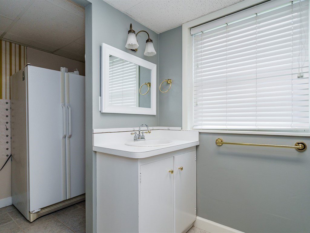 2456 Oxford Road Raleigh, NC 27608 - Photo 22 of 30 Bathroom