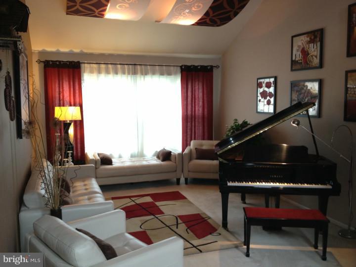 18 Brians Way Princeton Junction, NJ 08550 - Photo 2 of 16 Living Room