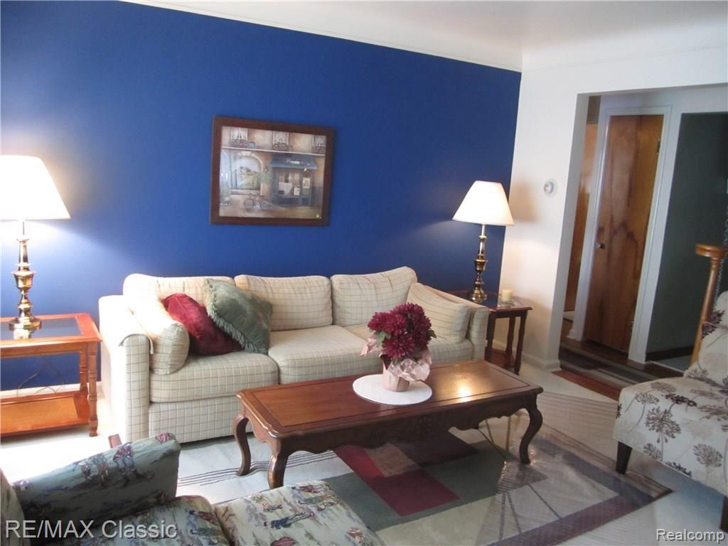 306 Biltmore Street Inkster, MI 48141 - Photo 4 of 24 IMG_2079.JPG