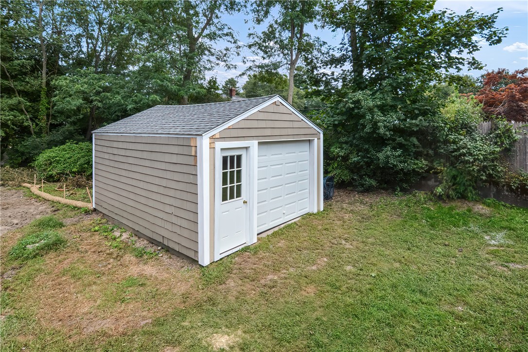 394 Arnold Road Coventry, RI 02816 - Photo 4 of 30