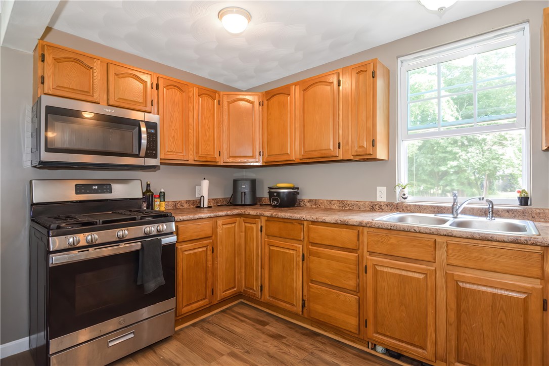 394 Arnold Road Coventry, RI 02816 - Photo 8 of 30