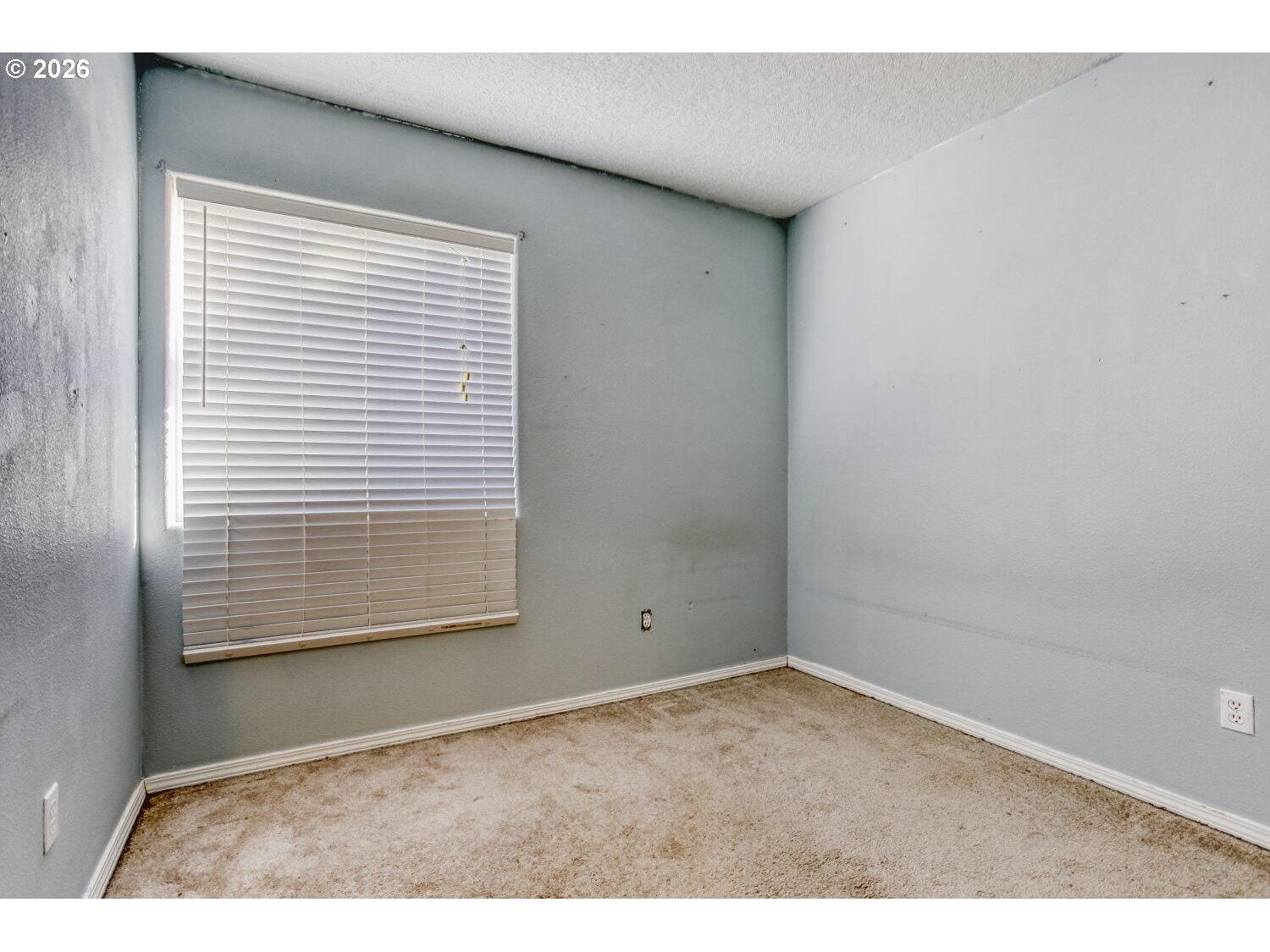147 Southwest Wright Avenue Troutdale, OR 97060 - Photo 20 of 27 a view of an empty room with a window
