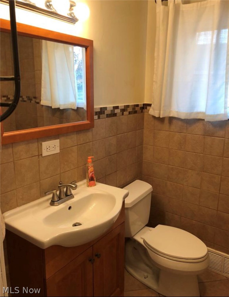 1227 Haverston Road Lyndhurst, OH 44124 - Photo 21 of 35