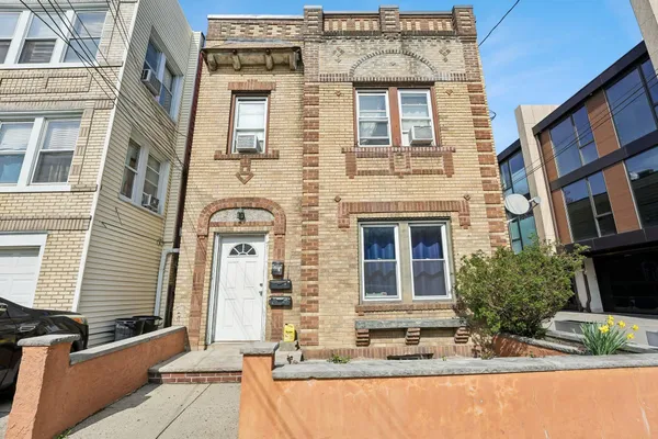 $1,950 | 7 Bender Place, Unit 3, Cliffside Park, NJ 07010