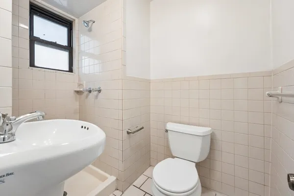$1,950 | 7 Bender Place, Unit 3, Cliffside Park, NJ 07010