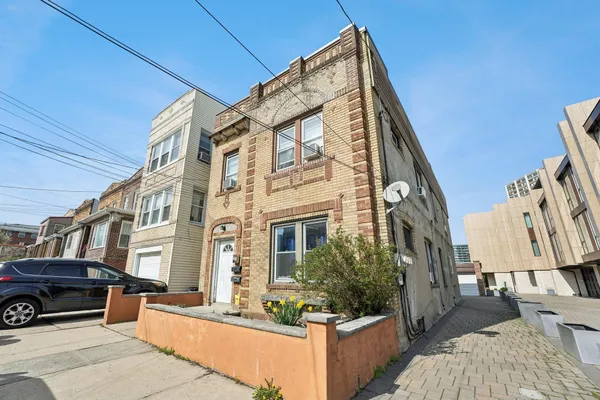 $1,950 | 7 Bender Place, Unit 3, Cliffside Park, NJ 07010