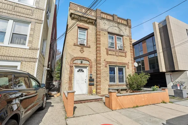 $1,950 | 7 Bender Place, Unit 3, Cliffside Park, NJ 07010