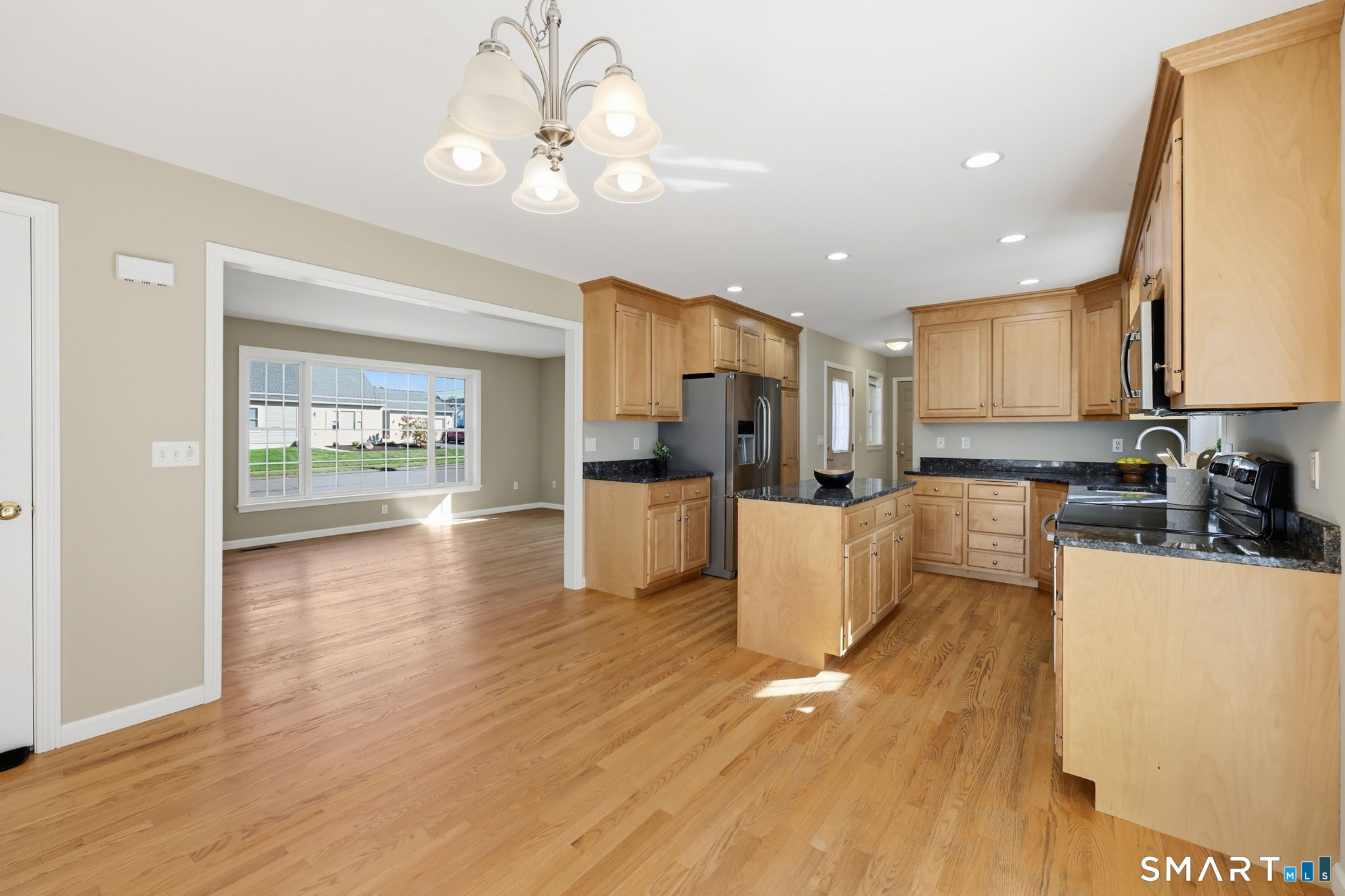 40 Valmore Road Bristol, CT 06010 - Photo 10 of 31 Gallery Image 10