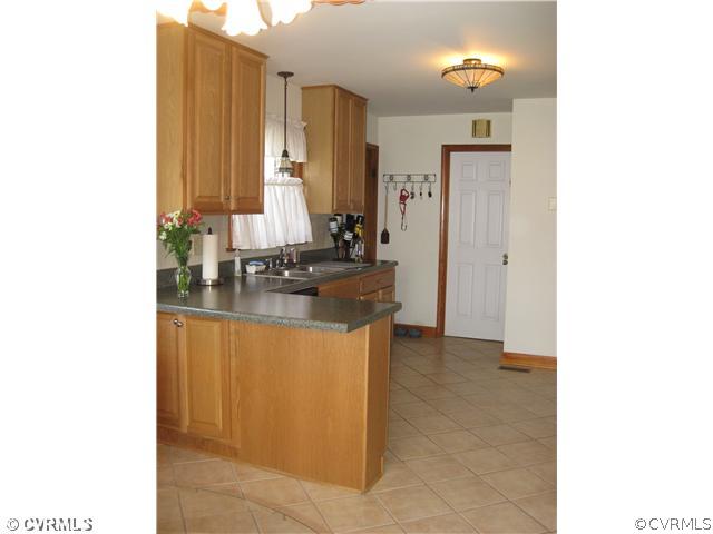 5406 Pineland Road Richmond, VA 23234 - Photo 3 of 12 Kitchen - Updated kitchen