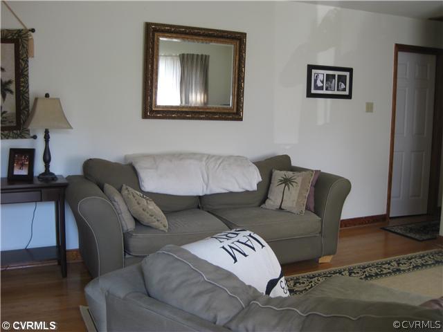 5406 Pineland Road Richmond, VA 23234 - Photo 6 of 12 Living Room - Front entrance to living room