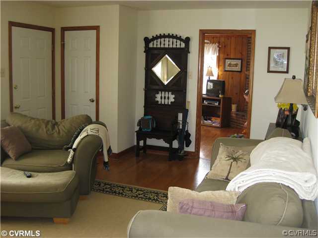 5406 Pineland Road Richmond, VA 23234 - Photo 7 of 12 Living Room