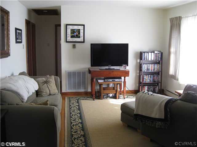 5406 Pineland Road Richmond, VA 23234 - Photo 8 of 12 Living Room