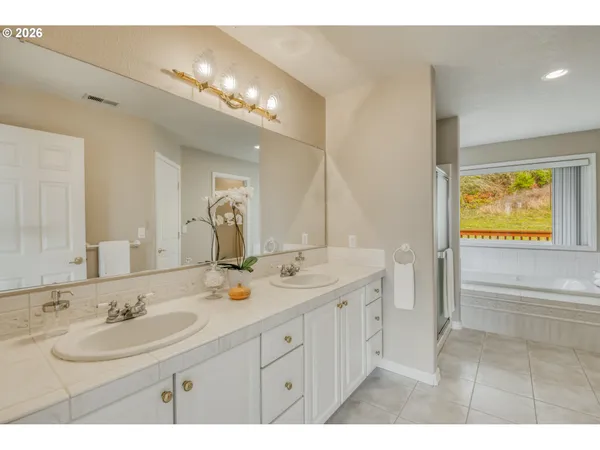 $879,000 | 9690 Southeast 257th Drive, Damascus, OR 97089