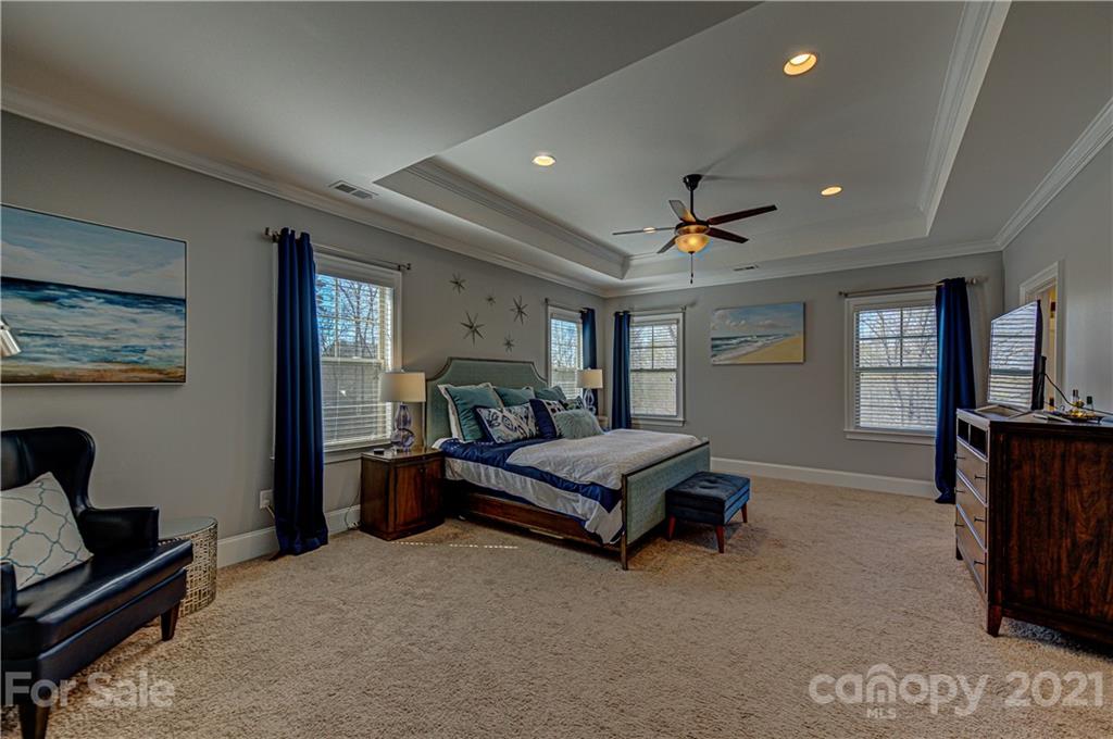 133 Forsythia Lane Tega Cay, SC 29708 - Photo 23 of 48 a living room with furniture gym equipment and a window