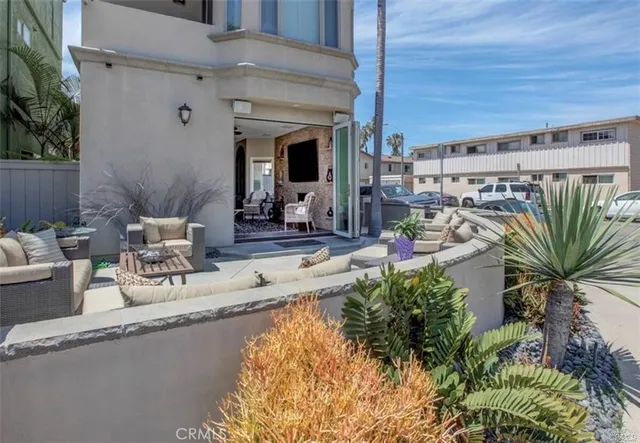 $8,900 | 123 10th Street, Huntington Beach, CA 92648