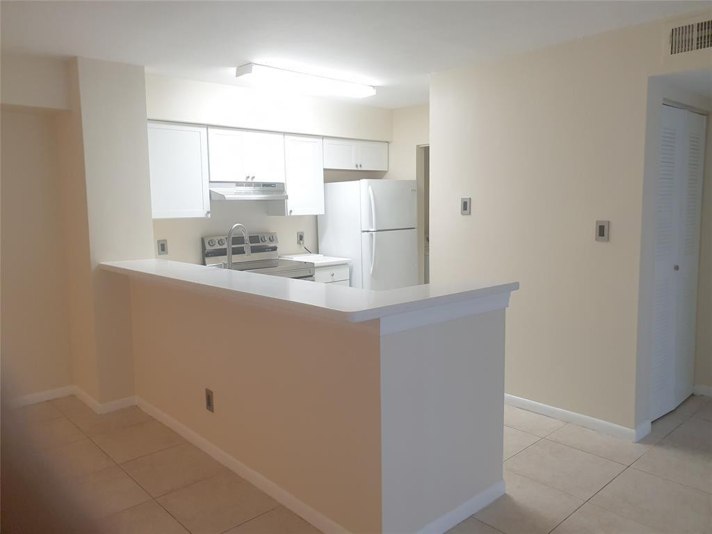 520 South Park Road, Unit 1812 Hollywood, FL 33021 - Photo 2 of 11 Photo 2