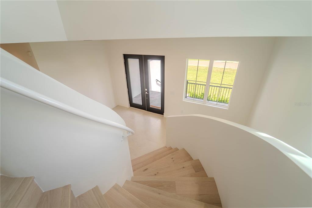 4502 South Shamrock Road Tampa, FL 33611 - Photo 28 of 41 an empty room with windows