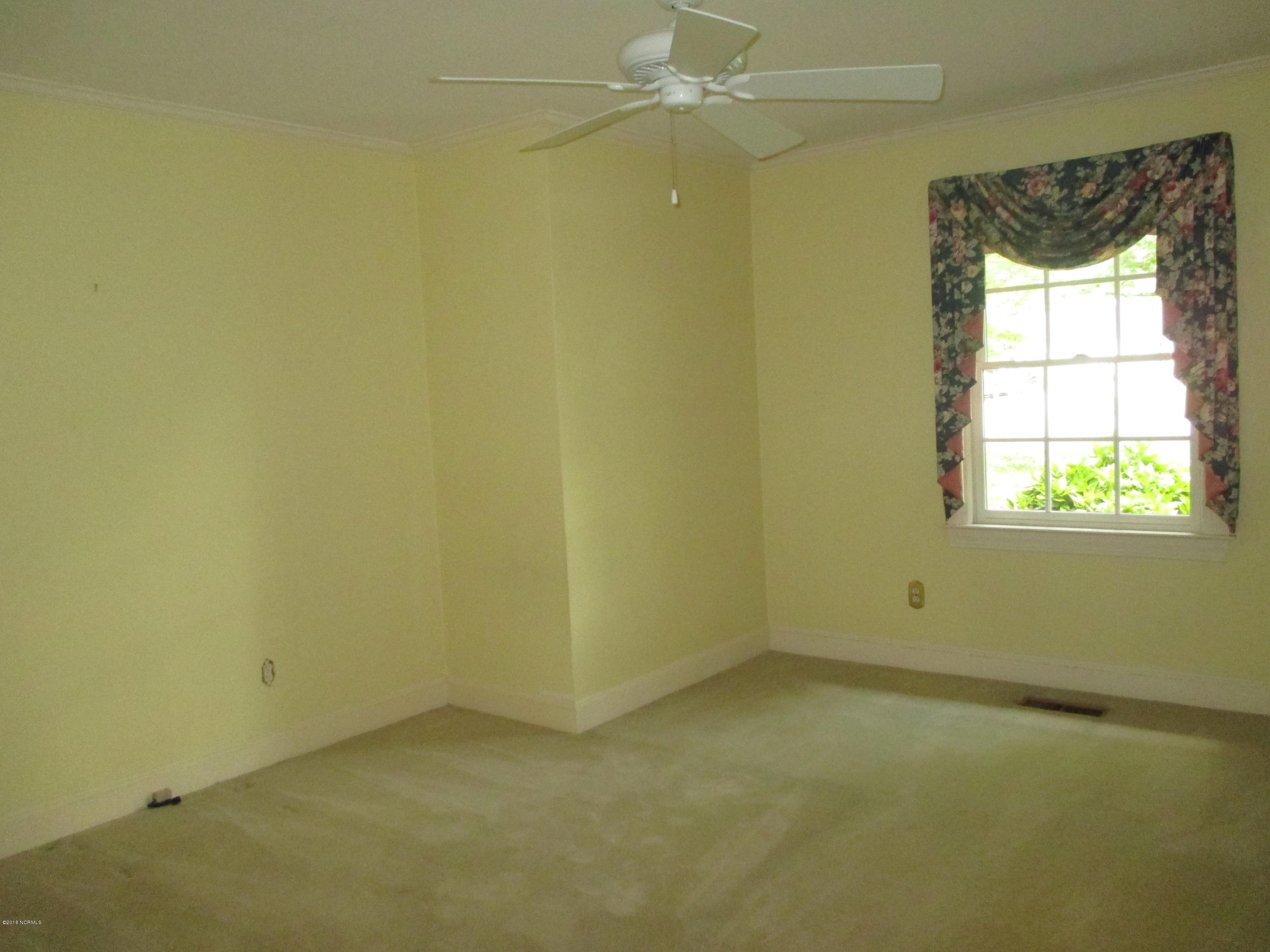 302 Windsor Road Greenville, NC 27858 - Photo 22 of 39 Bedroom 2