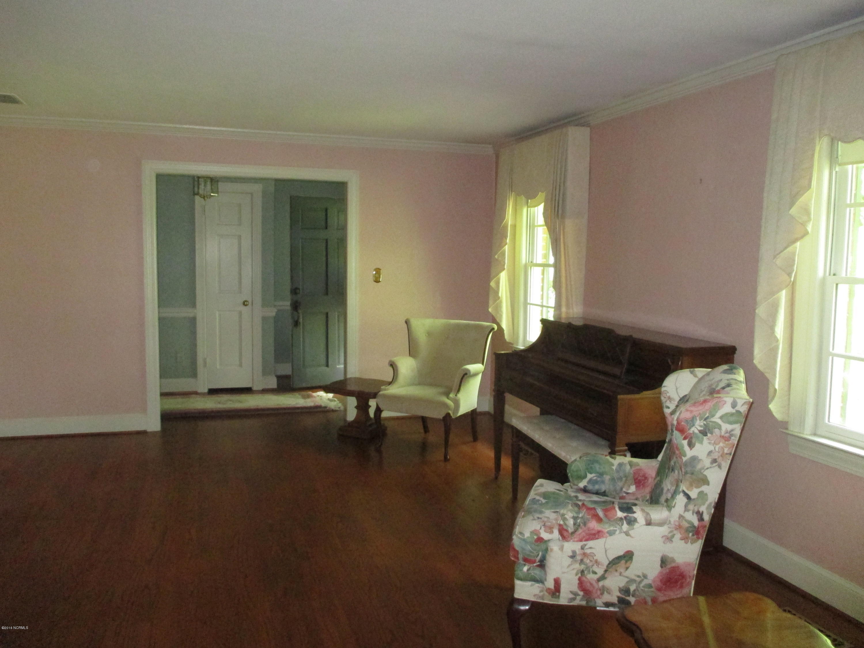 Formal Living to Foyer