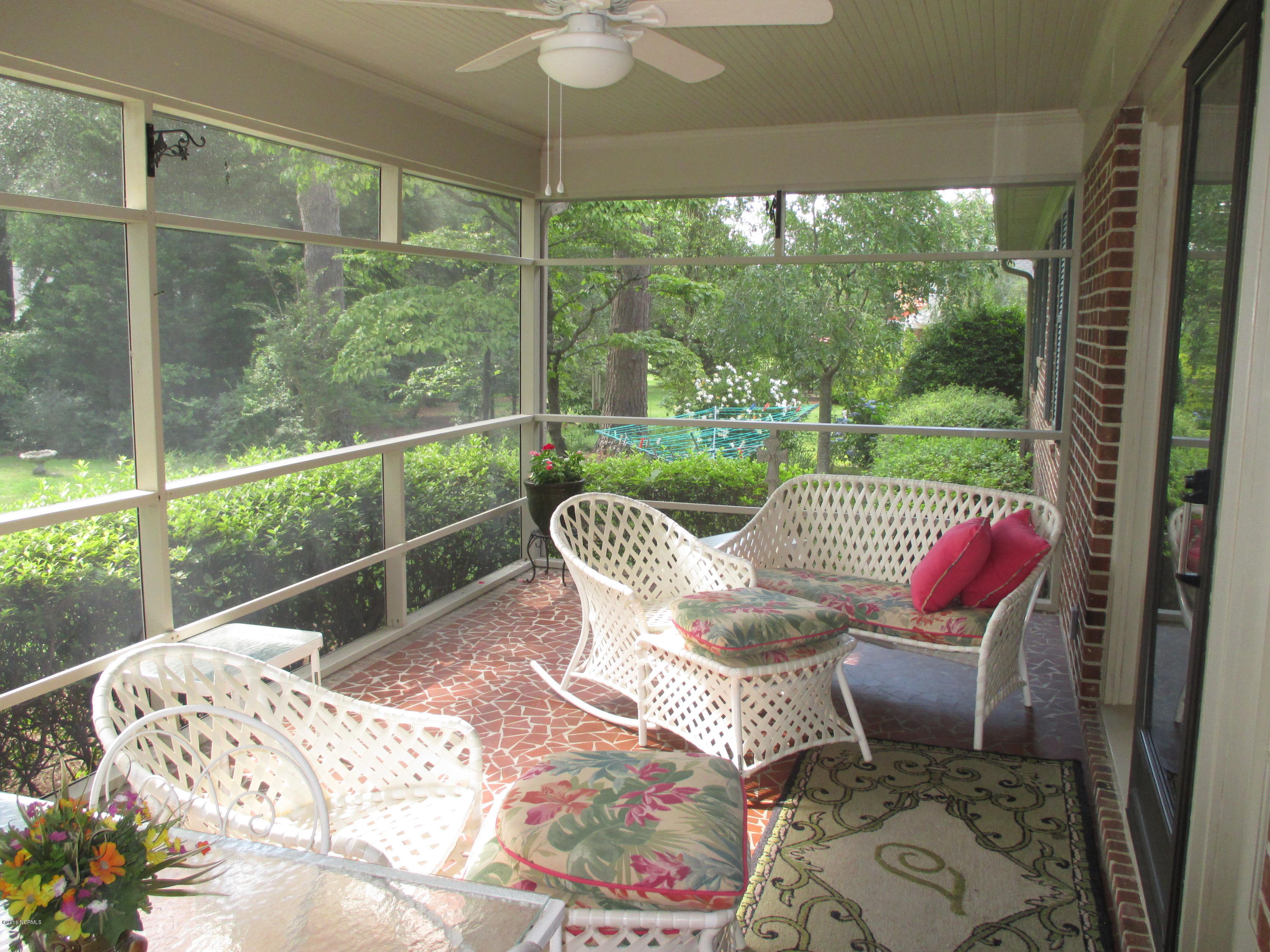 302 Windsor Road Greenville, NC 27858 - Photo 9 of 39 Screened Porch