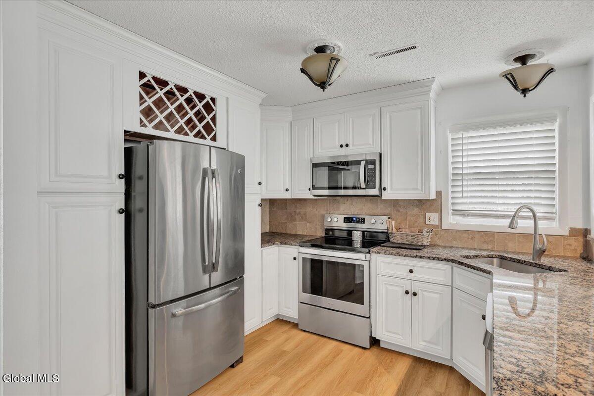 33 Rockefeller Boulevard East Greenbush, NY 12144 - Photo 15 of 38 16-IMG_5136