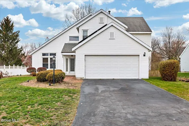 $419,000 | 33 Rockefeller Boulevard, East Greenbush, NY 12144