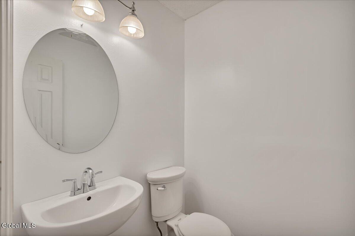 33 Rockefeller Boulevard East Greenbush, NY 12144 - Photo 21 of 38 22-IMG_5175