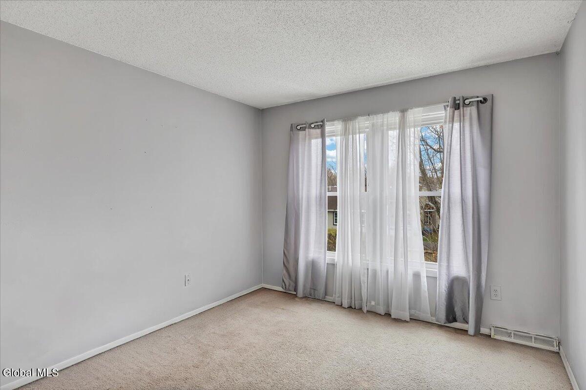 33 Rockefeller Boulevard East Greenbush, NY 12144 - Photo 24 of 38 25-IMG_5193