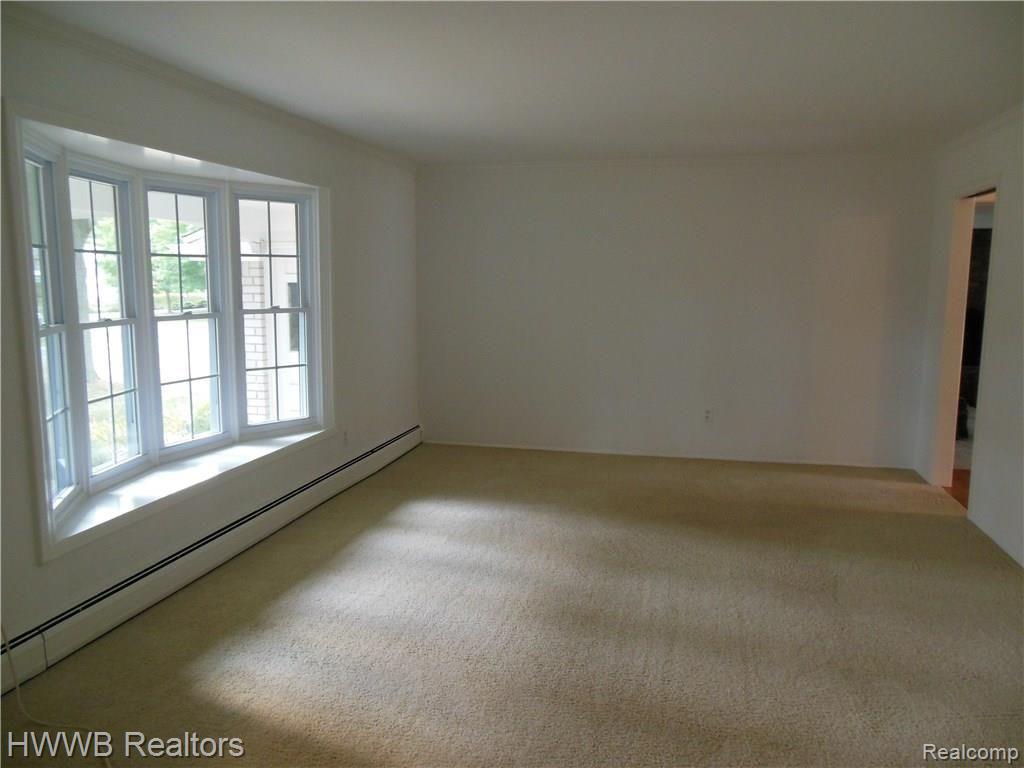 30019 Wicklow Road Farmington Hills, MI 48334 - Photo 7 of 17