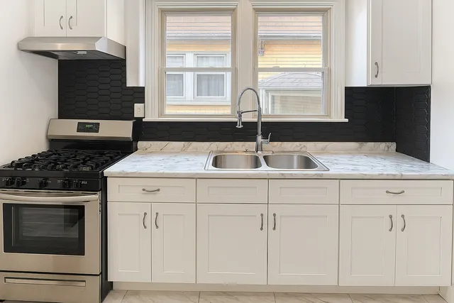 $1,700 | 10833 South King Drive, Unit 1, Chicago, IL 60628