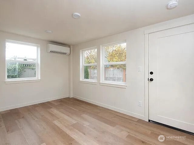706 North 78th Street Seattle, WA 98103 - Photo 29 of 32