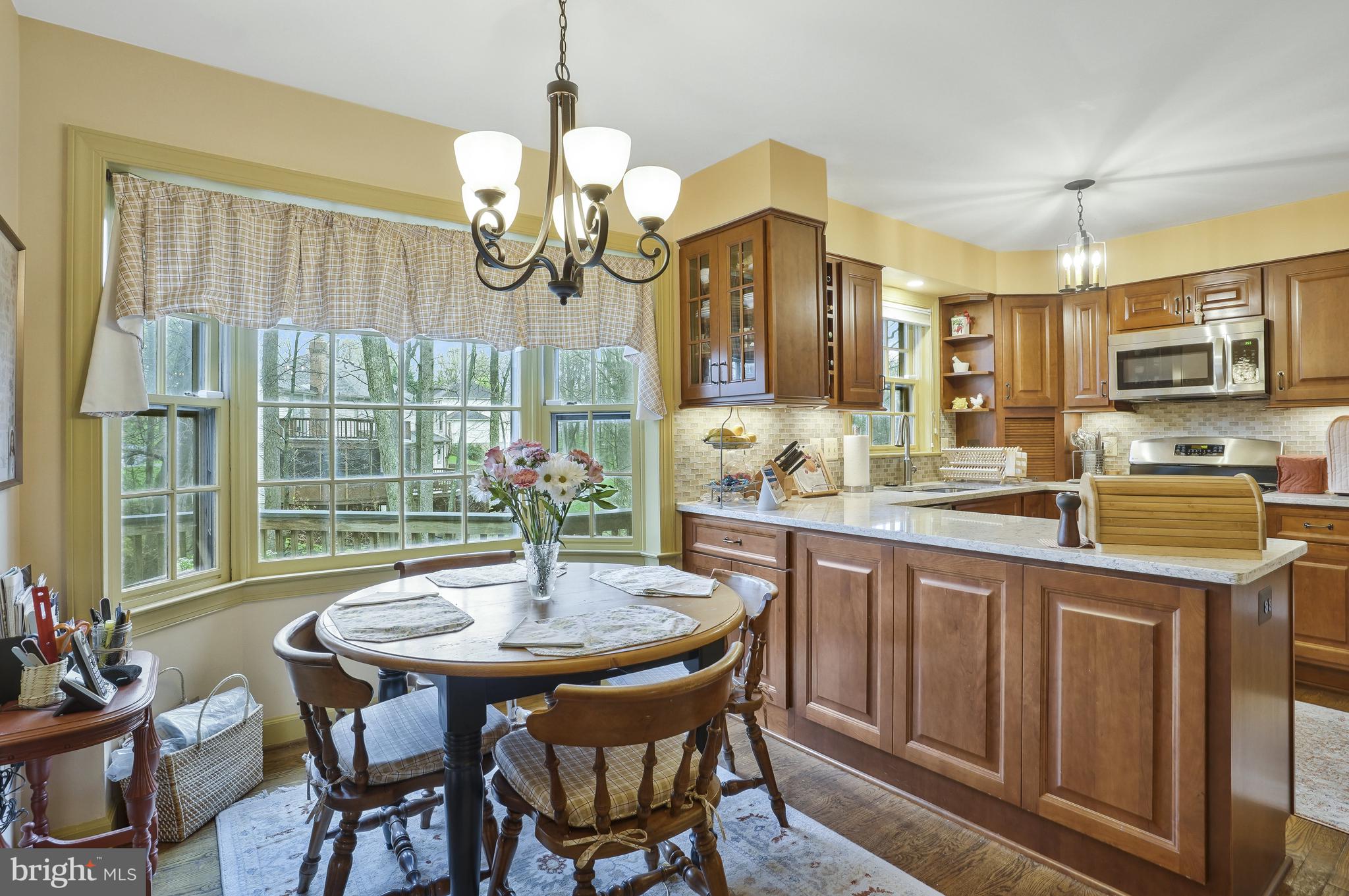 4885 Oakcrest Drive Fairfax, VA 22030 - Photo 11 of 36 Eat-In Kitchen
