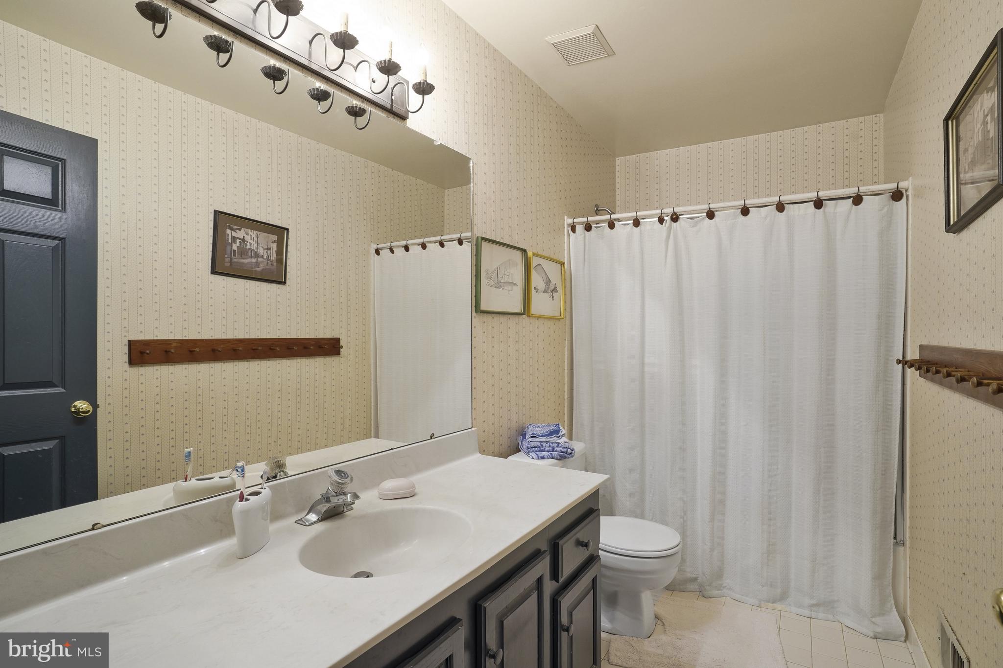 4885 Oakcrest Drive Fairfax, VA 22030 - Photo 24 of 36 Upper bathroom