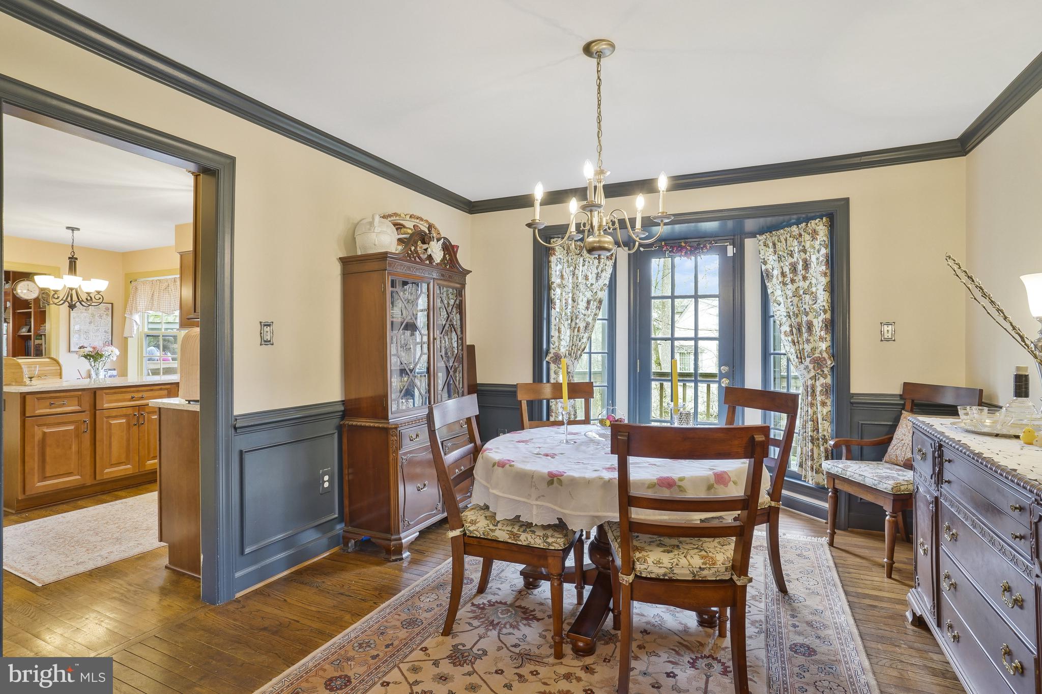 4885 Oakcrest Drive Fairfax, VA 22030 - Photo 7 of 36 Dining room