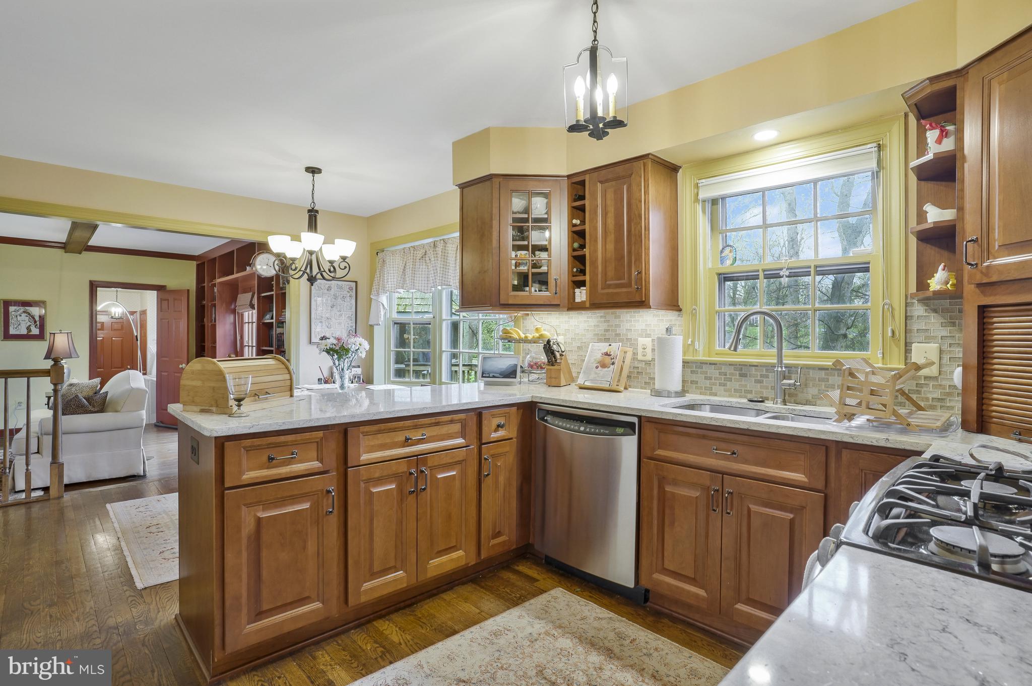 4885 Oakcrest Drive Fairfax, VA 22030 - Photo 10 of 36