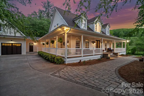 a view of a house with backyard and porch