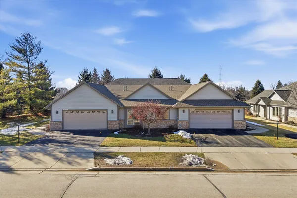 N160W18903 Oakland Drive, Jackson, WI 53037