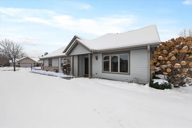 $329,900 | N160W18903 Oakland Drive, Jackson, WI 53037